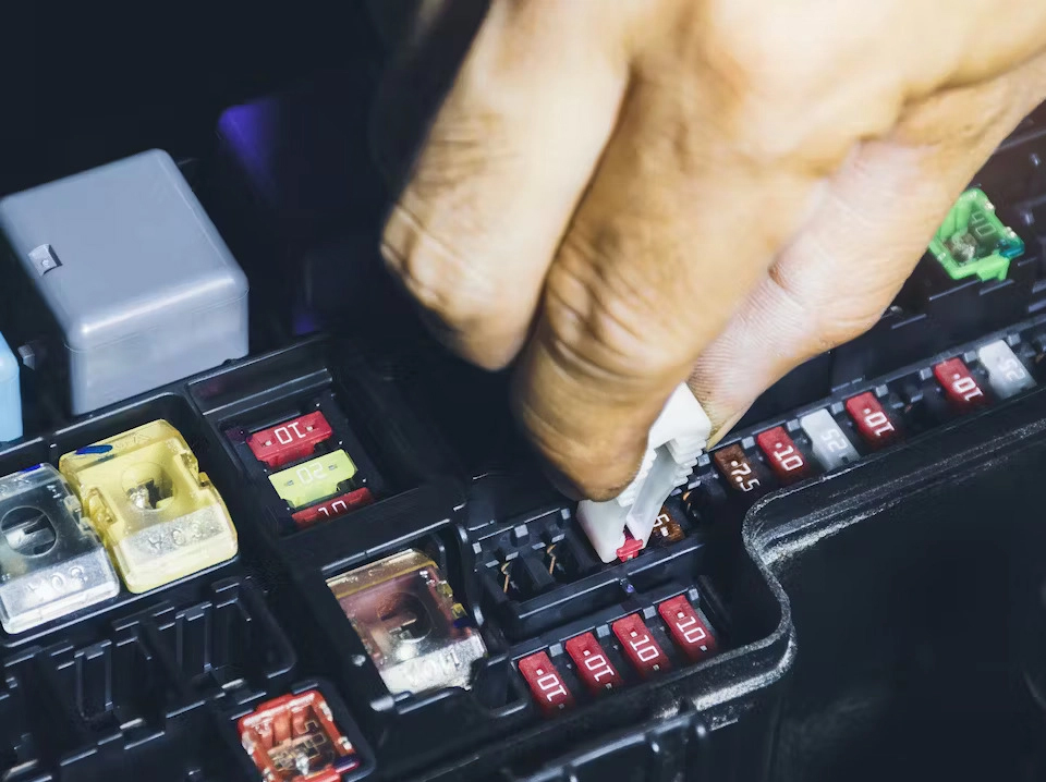 ۵ قطعه پرمصرف خودرو که همیشه باید در دسترس باشد